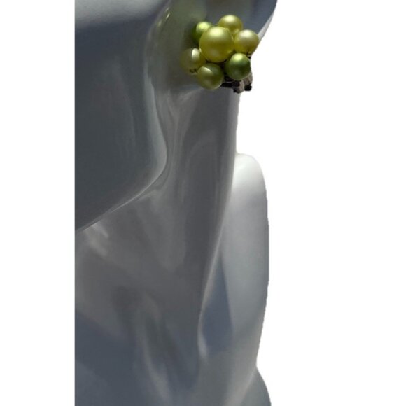 Vintage Clip On Earrings Cluster Green Leaves Round Beaded Hong Kong Soft 1" - Picture 8 of 12